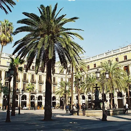 Plaza Real Hotel 2*